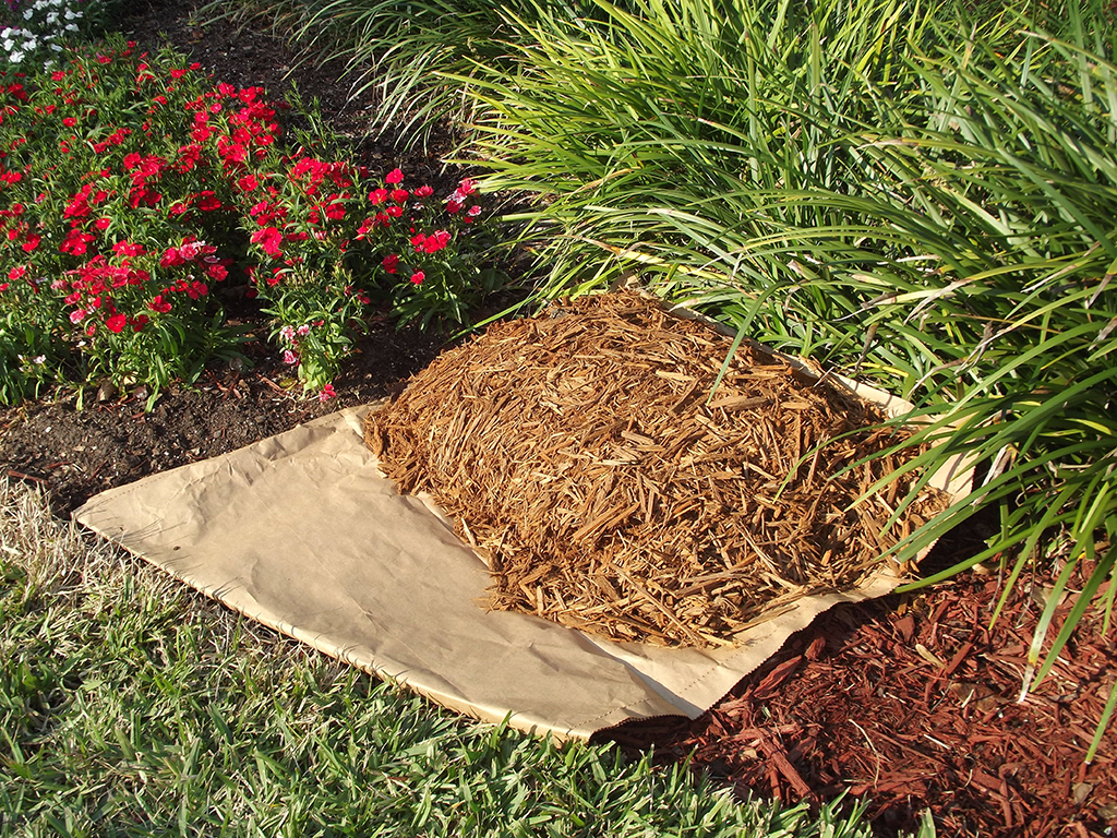 Ideal Supplies variety of bag mulches, baled straw, pine straw, peat moss, and wood chips.